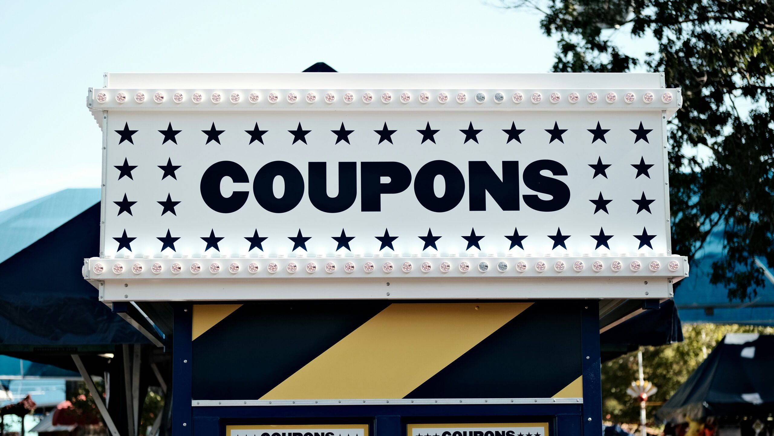 12 Effective Ways to Save Money on Groceries Without Coupons